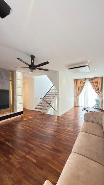 3-storey Terraced House for Rent in Tamansari (Rawang) - Michael Siong - Living Room - PropertyGuru.com.my