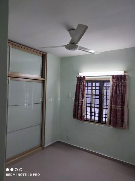 Pangsapuri untuk Dijual di Tanjung Court - Amy Tan - Bedroom - PropertyGuru.com.my