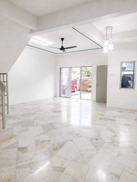 2-storey Terraced House for Sale in Taman Universiti (Bangi) - Mis Saha - Living Room - PropertyGuru.com.my