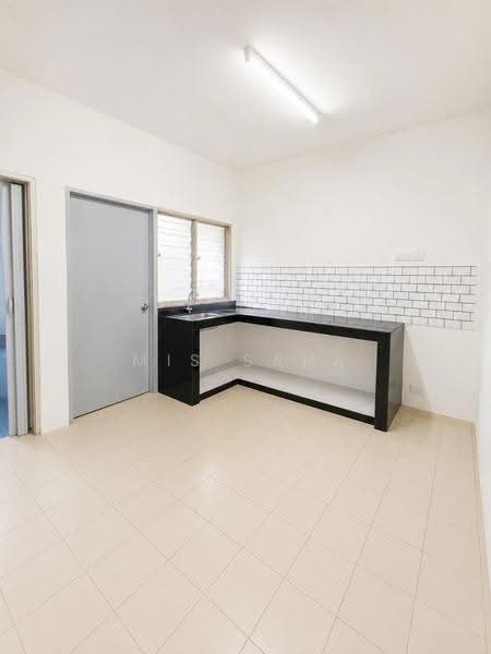 2-storey Terraced House for Sale in Taman Universiti (Bangi) - Mis Saha - Kitchen - PropertyGuru.com.my