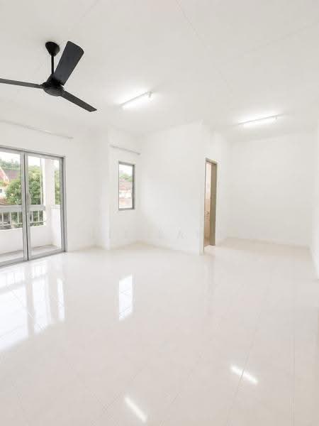 2-storey Terraced House for Sale in Taman Universiti (Bangi) - Mis Saha - Living Room - PropertyGuru.com.my