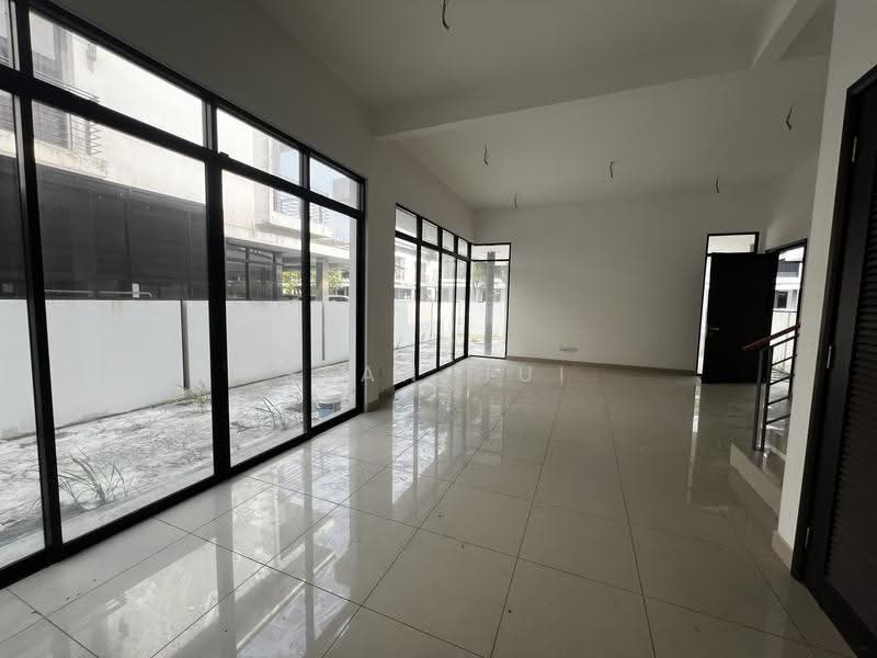 Rumah Berkembar untuk Dijual di Dengkil (Selangor) - George Lim - Living Room - PropertyGuru.com.my