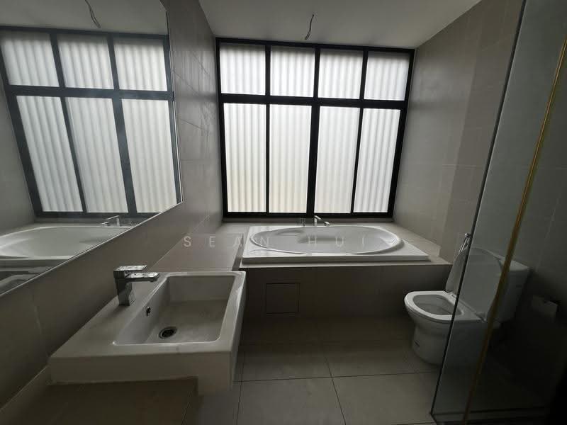 Rumah Berkembar untuk Dijual di Dengkil (Selangor) - George Lim - Bathroom - PropertyGuru.com.my