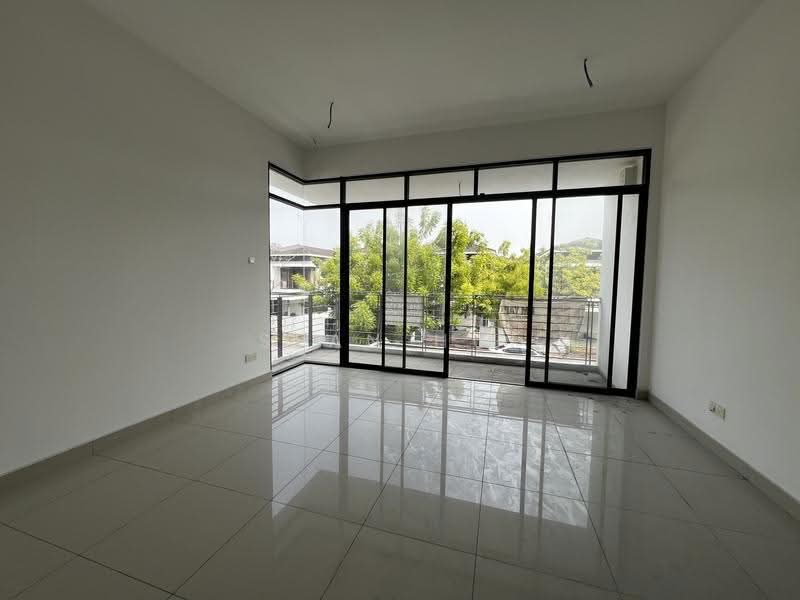 Rumah Berkembar untuk Dijual di Dengkil (Selangor) - George Lim - Balcony - PropertyGuru.com.my