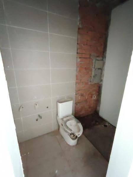 Semi-Detached House for Sale in Taman Pulai Hijauan (Skudai) - Jovel Lim - Bathroom - PropertyGuru.com.my