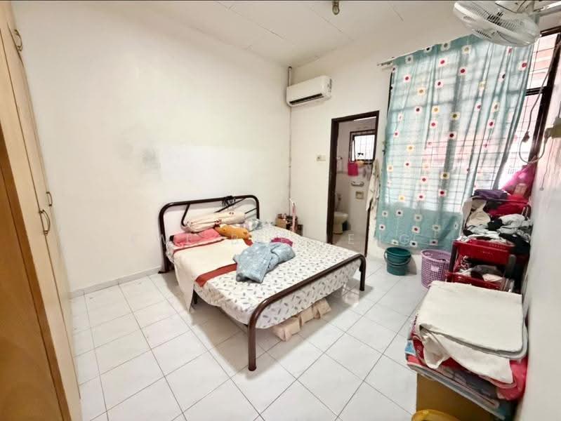 1-storey Terraced House for Sale in Taman Daya (Johor Bahru) - Ewe Bee Leng - Bedroom - PropertyGuru.com.my