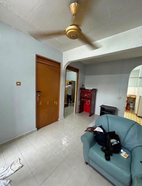 Rumah Flat untuk Dijual di Flat Taman Ungku Tun Aminah - Jin Teok - Living Room - PropertyGuru.com.my