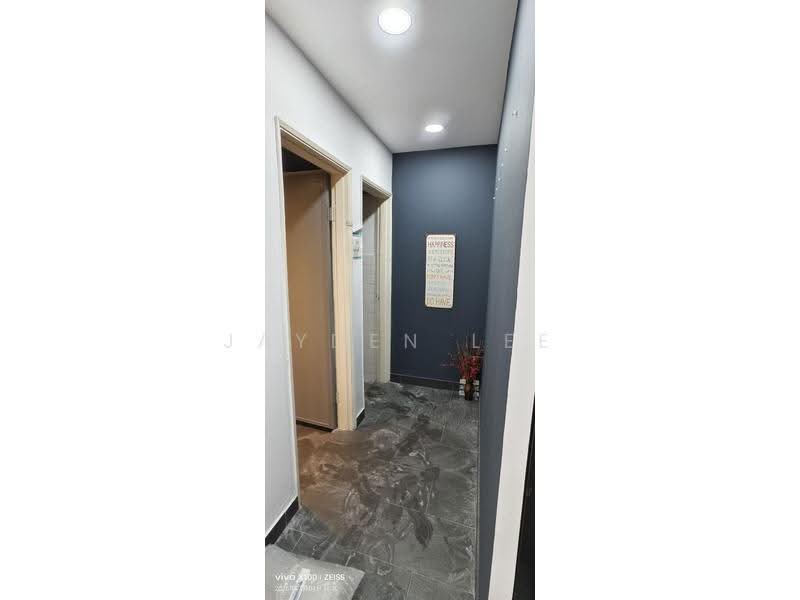 Shop / Office for Sale in Kawasan 18 (Klang) - Jayden Lee - Corridor - PropertyGuru.com.my
