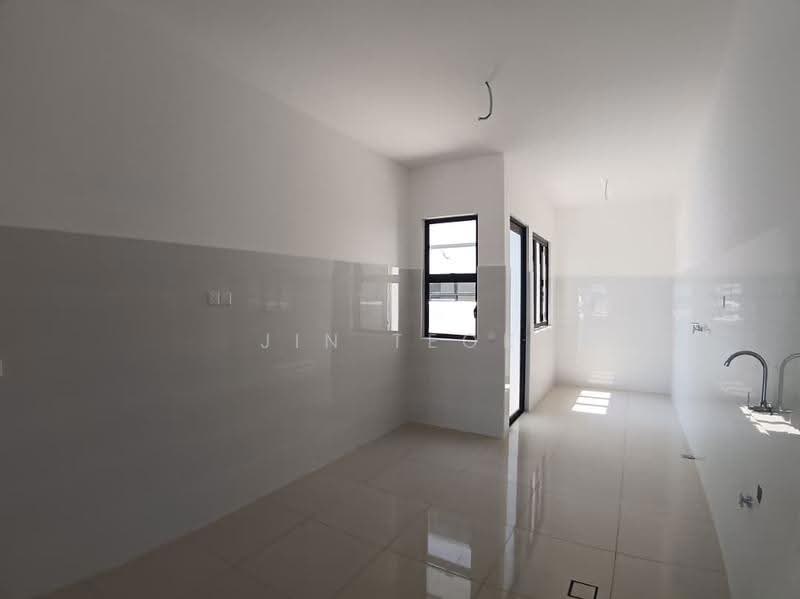 Cluster House for Sale in Eco Botanic (Iskandar Puteri (Nusajaya)) - Jin Teok - Kitchen - PropertyGuru.com.my