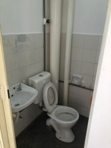 Pangsapuri untuk Disewa di Pangsapuri Lagoon Perdana - Pearly Gan - Bathroom - PropertyGuru.com.my