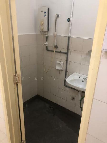 Pangsapuri untuk Disewa di Pangsapuri Lagoon Perdana - Pearly Gan - Bathroom - PropertyGuru.com.my