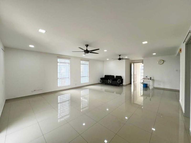 Kondominium untuk Dijual di Suasana Lumayan - FM Hong - Living Room - PropertyGuru.com.my