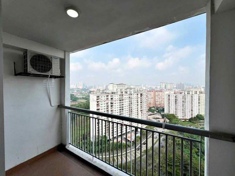 Kondominium untuk Dijual di Suasana Lumayan - FM Hong - Balcony - PropertyGuru.com.my