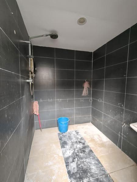 Shop for Rent in Taman Abad (Johor Bahru) - Sammi Hoo - Bathroom - PropertyGuru.com.my