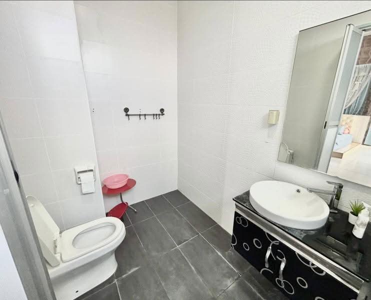 Rumah Kluster untuk Dijual di Setia Tropika (Johor Bahru) - Ewe Bee Leng - Bathroom - PropertyGuru.com.my