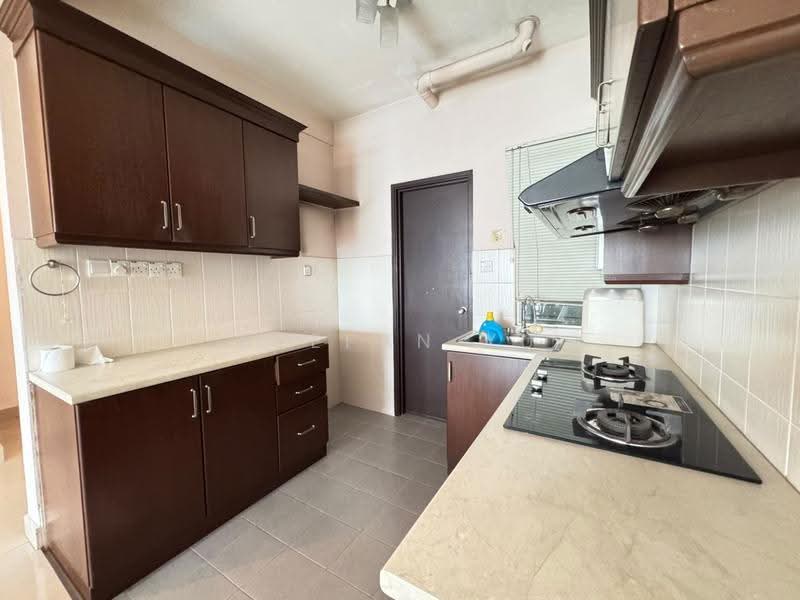 Kediaman Servis untuk Dijual di SuriaMas Suites - Stefan Yu - Kitchen - PropertyGuru.com.my