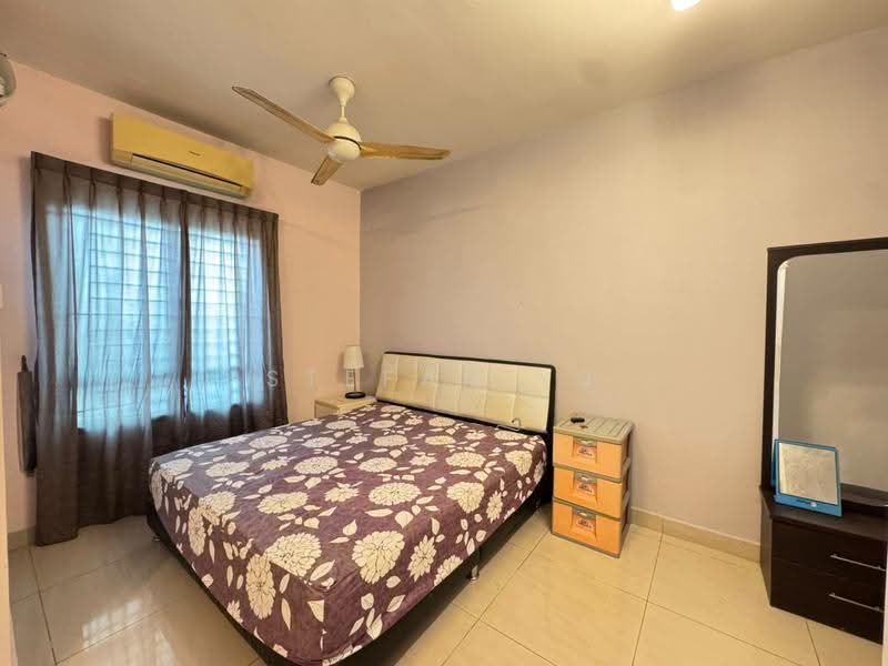 Kediaman Servis untuk Dijual di SuriaMas Suites - Stefan Yu - Bedroom - PropertyGuru.com.my