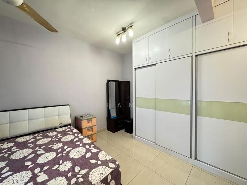 Kediaman Servis untuk Dijual di SuriaMas Suites - Stefan Yu - Bedroom - PropertyGuru.com.my