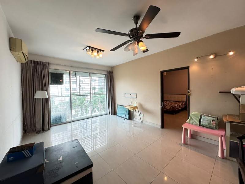 Kediaman Servis untuk Dijual di SuriaMas Suites - Stefan Yu - Living Room - PropertyGuru.com.my