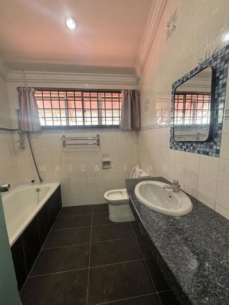 Rumah Berkembar untuk Disewa di Taman Perling (Perling) - Wallace Ang - Bathroom - PropertyGuru.com.my