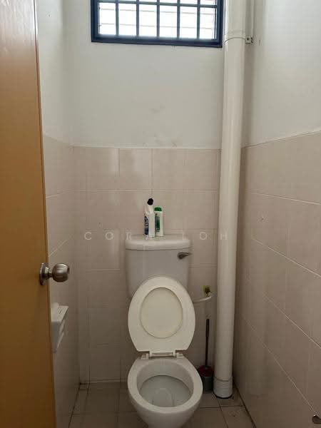 Shop / Office for Rent in Taman Perling (Perling) - Cora Loh - Bathroom - PropertyGuru.com.my