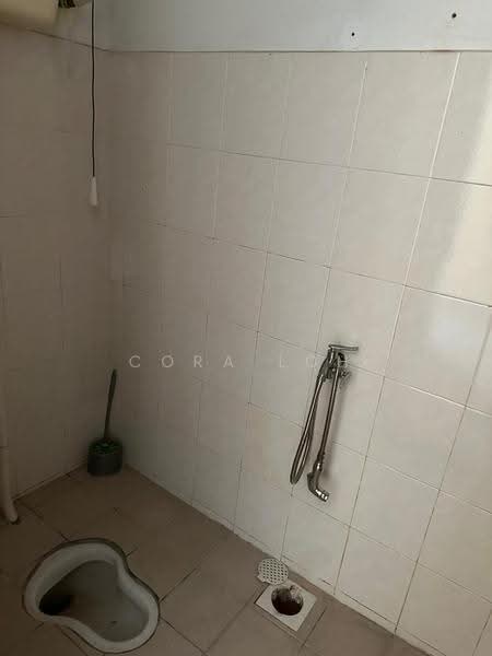 Shop / Office for Rent in Taman Perling (Perling) - Cora Loh - Bathroom - PropertyGuru.com.my