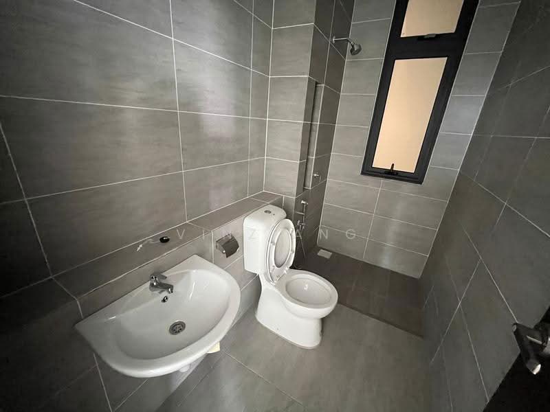 Service Residence for Sale at 8Scape Residence @ Sutera - Vinz Ang - Bathroom - PropertyGuru.com.my