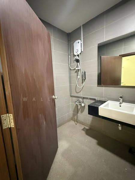 Condominium for Rent at KSL D'Esplanade Residence - Wallace Ang - Bathroom - PropertyGuru.com.my