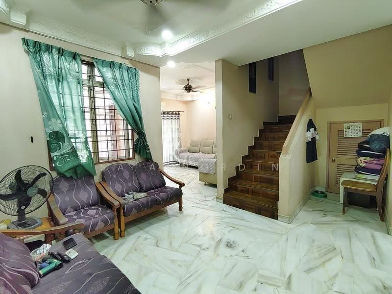 Rumah Teres 2-Tingkat untuk Dijual di Putra Heights (Subang Jaya) - Sa'a Nordin - Living Room - PropertyGuru.com.my