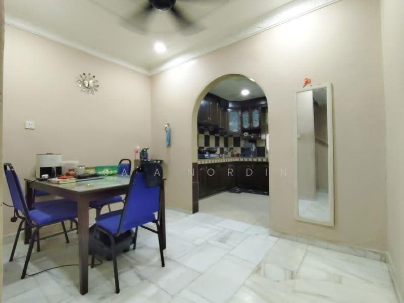 Rumah Teres 2-Tingkat untuk Dijual di Putra Heights (Subang Jaya) - Sa'a Nordin - Dining Room - PropertyGuru.com.my