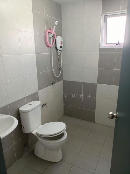 Pangsapuri untuk Disewa di Residensi Kesuma 1 - Lee Yuqi - Bathroom - PropertyGuru.com.my