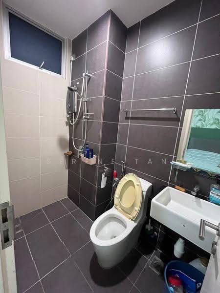 Kediaman Servis untuk Dijual di Sky Habitat - Serene Tan - Bathroom - PropertyGuru.com.my