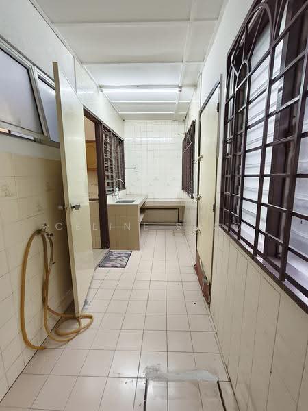 2-storey Terraced House for Rent in Taman Sri Endah (Sri Petaling) - Celine Shoo - Kitchen - PropertyGuru.com.my
