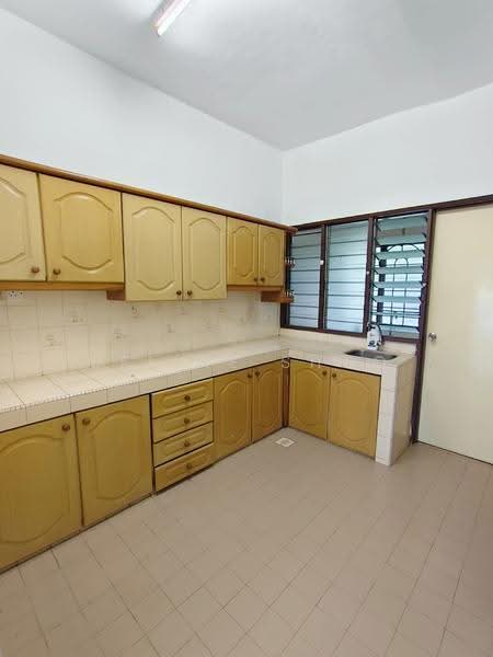 2-storey Terraced House for Rent in Taman Sri Endah (Sri Petaling) - Celine Shoo - Kitchen - PropertyGuru.com.my
