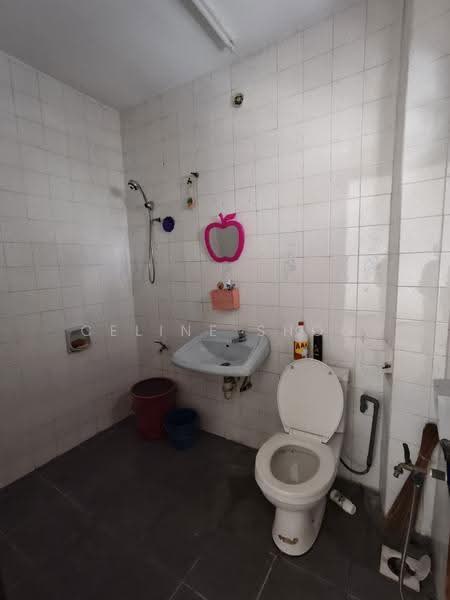 2-storey Terraced House for Rent in Taman Sri Endah (Sri Petaling) - Celine Shoo - Bathroom - PropertyGuru.com.my