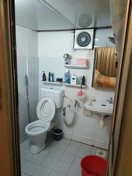 Rumah Flat untuk Dijual di Sri Lanang - Nico Chong - Bathroom - PropertyGuru.com.my