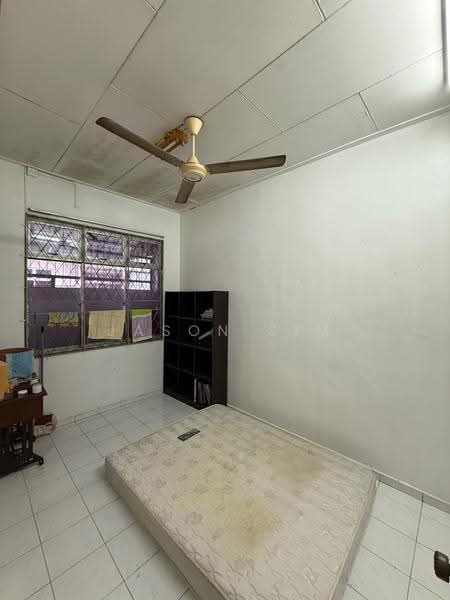 Rumah Teres 1-Tingkat untuk Dijual di Taman Senai Utama (Kulai) - Jason Sim - Bedroom - PropertyGuru.com.my