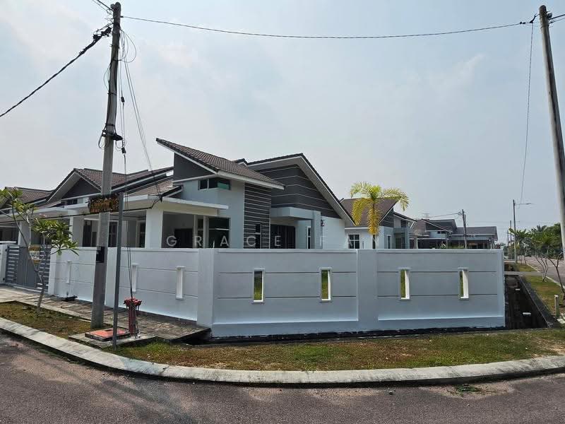 Rumah Teres 1-Tingkat untuk Dijual di Taman Saujana (Kluang) - Grace Fan - Exterior - PropertyGuru.com.my