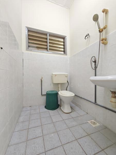 Rumah Teres 1-Tingkat untuk Dijual di Taman Merdeka (Batu Berendam) - Min Yee Chin - Bathroom - PropertyGuru.com.my