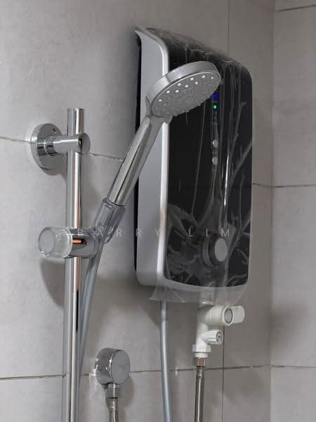 Kediaman Servis untuk Disewa di Sinaran @ Utropolis - Barry Lim - Bathroom - PropertyGuru.com.my