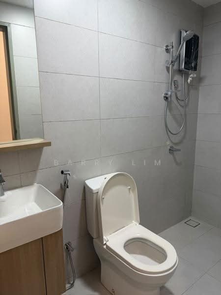 Kediaman Servis untuk Disewa di Sinaran @ Utropolis - Barry Lim - Bathroom - PropertyGuru.com.my