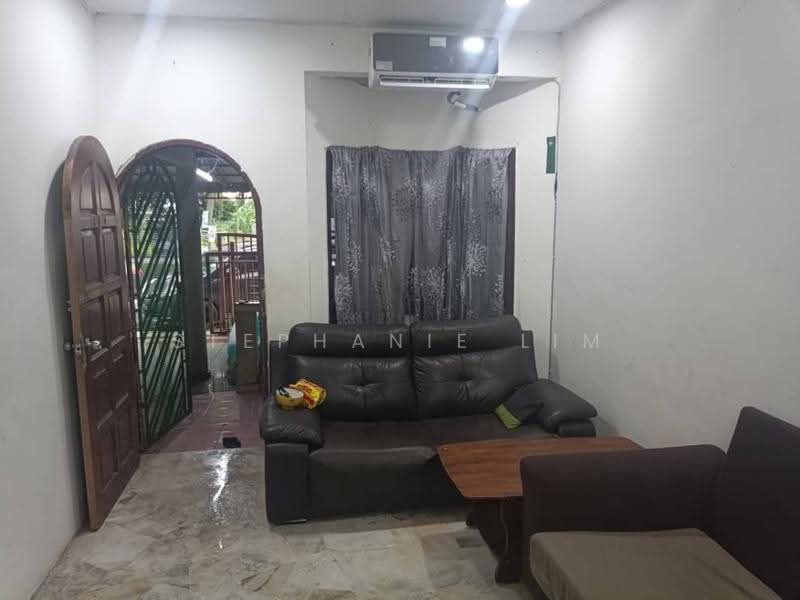 Rumah Teres 1-Tingkat untuk Dijual di Taman Pendamar Indah (Klang) - Stephanie Lim - Living Room - PropertyGuru.com.my