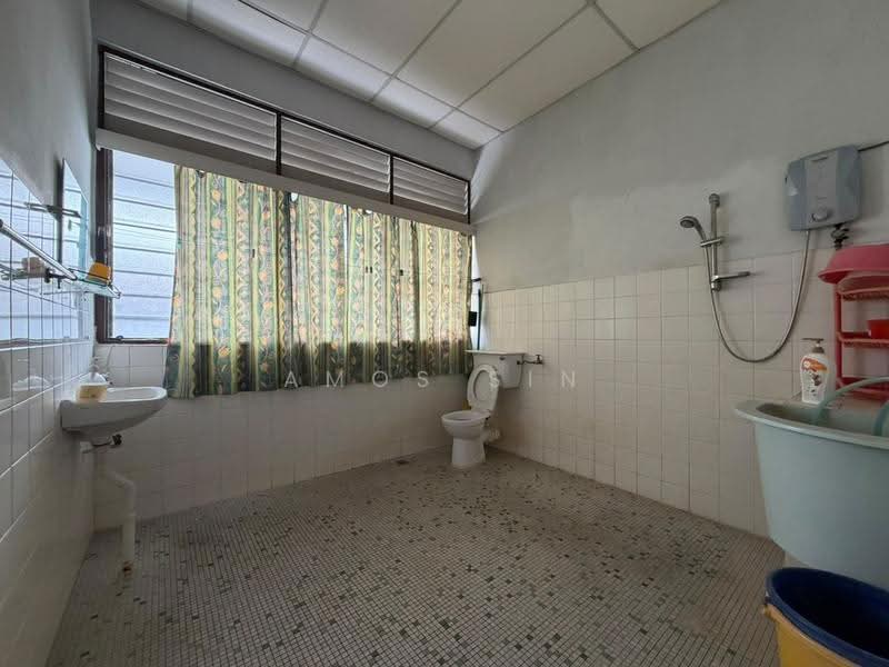 2-storey Terraced House for Sale in Island Park (Jelutong) - Amos Sin - Bathroom - PropertyGuru.com.my