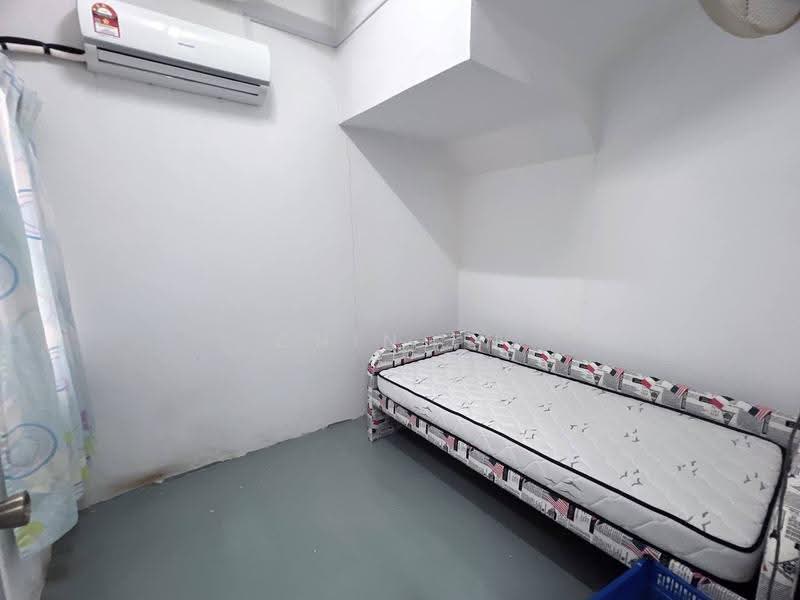 Townhouse for Sale in Taman Bukit Cheng (Cheng) - CHIN FN - Bedroom - PropertyGuru.com.my