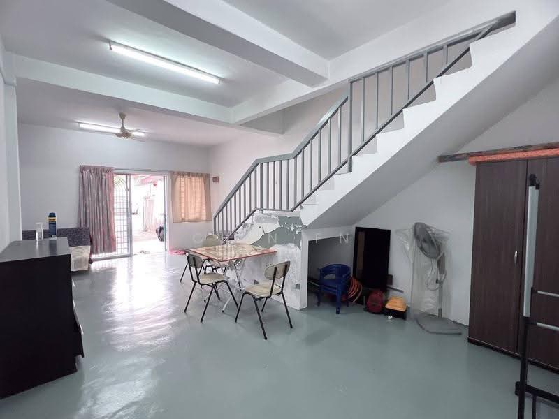 Townhouse for Sale in Taman Bukit Cheng (Cheng) - CHIN FN - Living Room - PropertyGuru.com.my