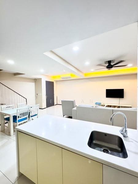 Kondominium untuk Disewa di The Breezeway - Rex Tan - Living Room - PropertyGuru.com.my