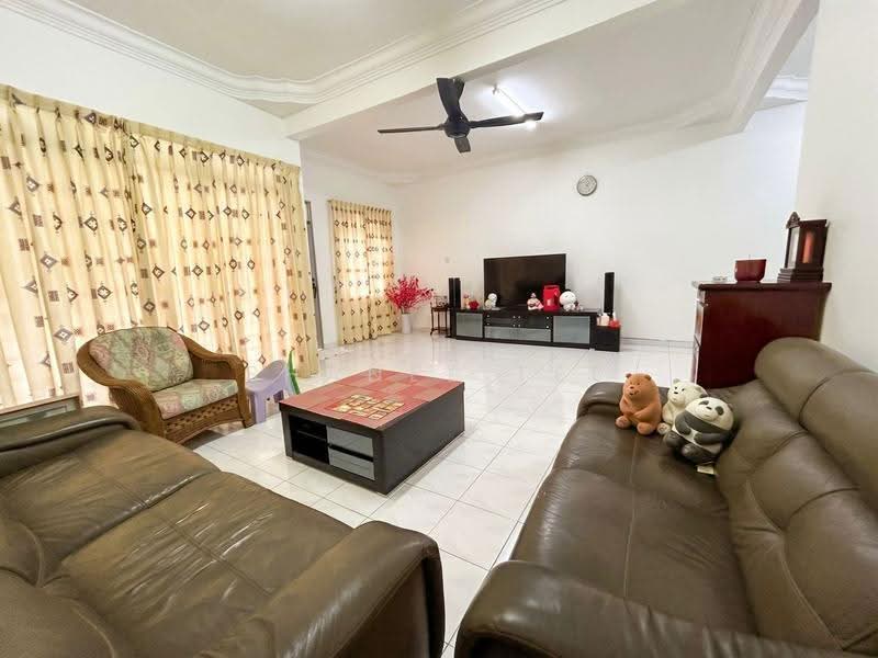 2-storey Terraced House for Sale in Taman Sri Kluang (Kluang) - Shanel Tee - Living Room - PropertyGuru.com.my