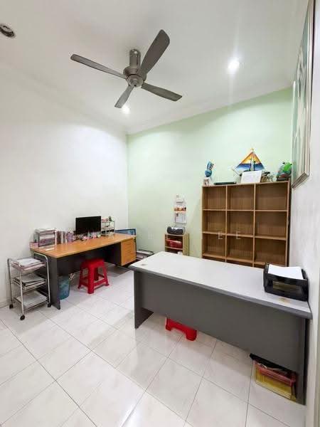 2-storey Terraced House for Sale in Taman Sri Kluang (Kluang) - Shanel Tee - Study - PropertyGuru.com.my
