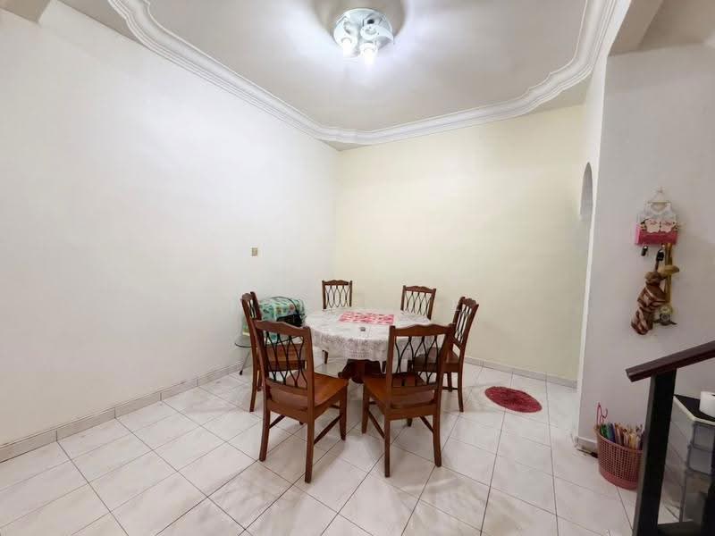 2-storey Terraced House for Sale in Taman Sri Kluang (Kluang) - Shanel Tee - Dining Room - PropertyGuru.com.my