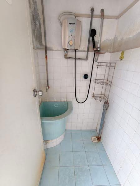 Apartment for Sale at Greenlane Heights Block 3 - Chiam Hooi Chai - Bathroom - PropertyGuru.com.my